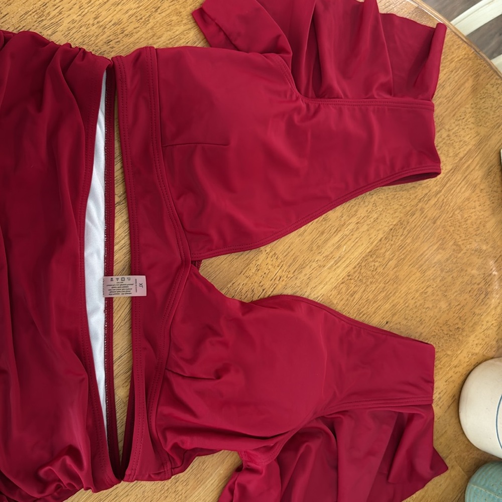 Elegant Red Ruffled Bikini Set - Picture 3 of 3